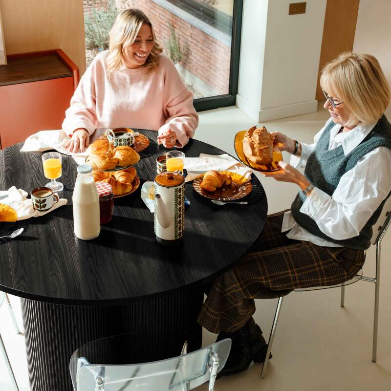 Esstisch rund, in Holzoptik für 4 Personen