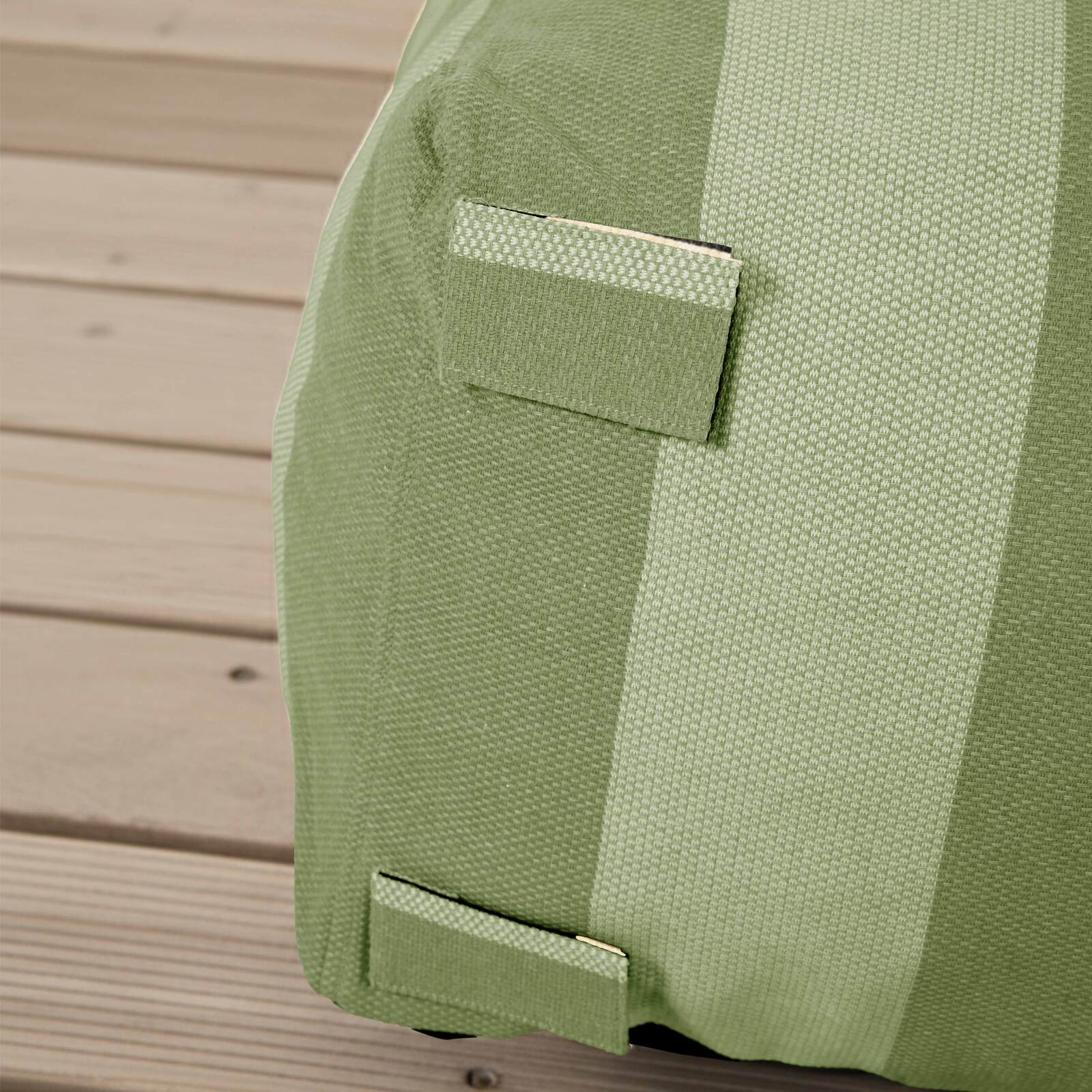 Modulare Gartenmöbel für 4 Personen bestehend aus 1 Sessel, 2 Ecksesseln und 1 Ottomane im gestreiften Design