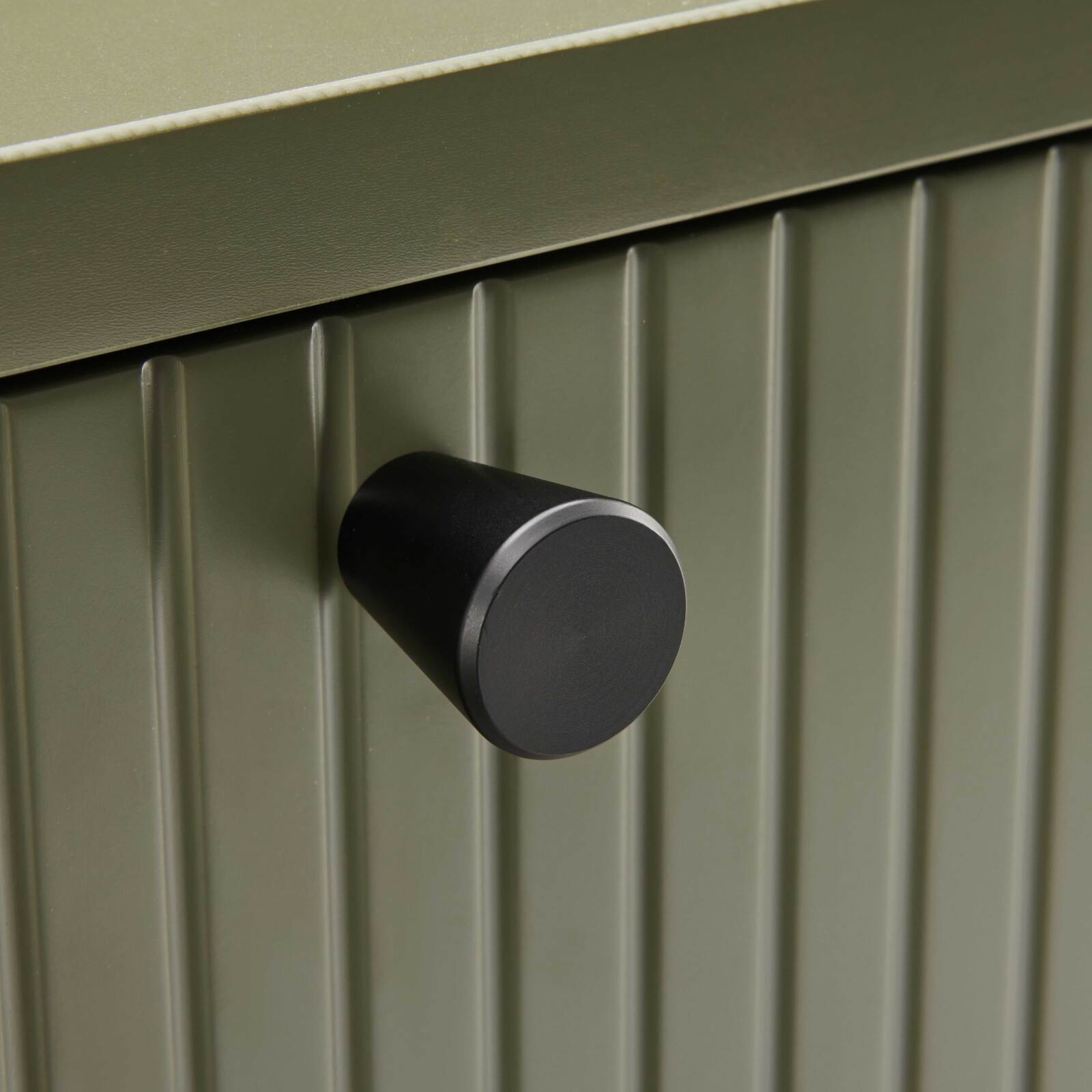 Lowboard farbig mit Lattenoptik, 150 cm