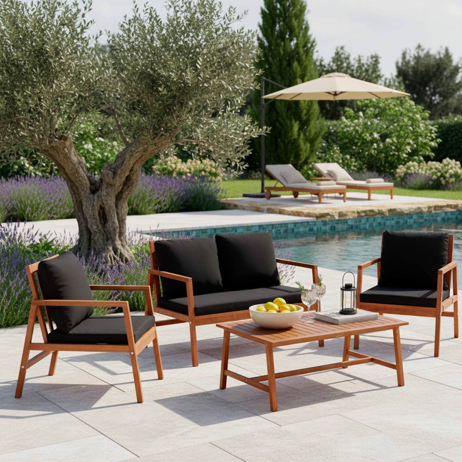 Gartenlounge-Set aus FSC®-zertifiziertem Eukalyptusholz mit 1 Sofa, 2 Sesseln und einem Couchtisch 