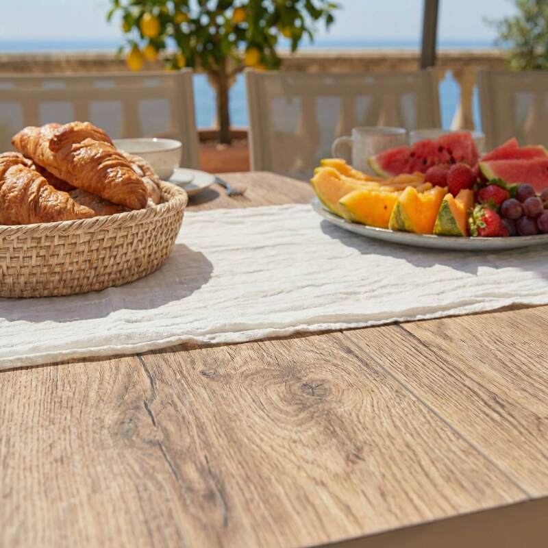 Gartentisch aus Aluminium und Keramik mit Holzoptik, 201 x 100 cm, und 10 Stühle aus Textilene stapelbar (3/8)