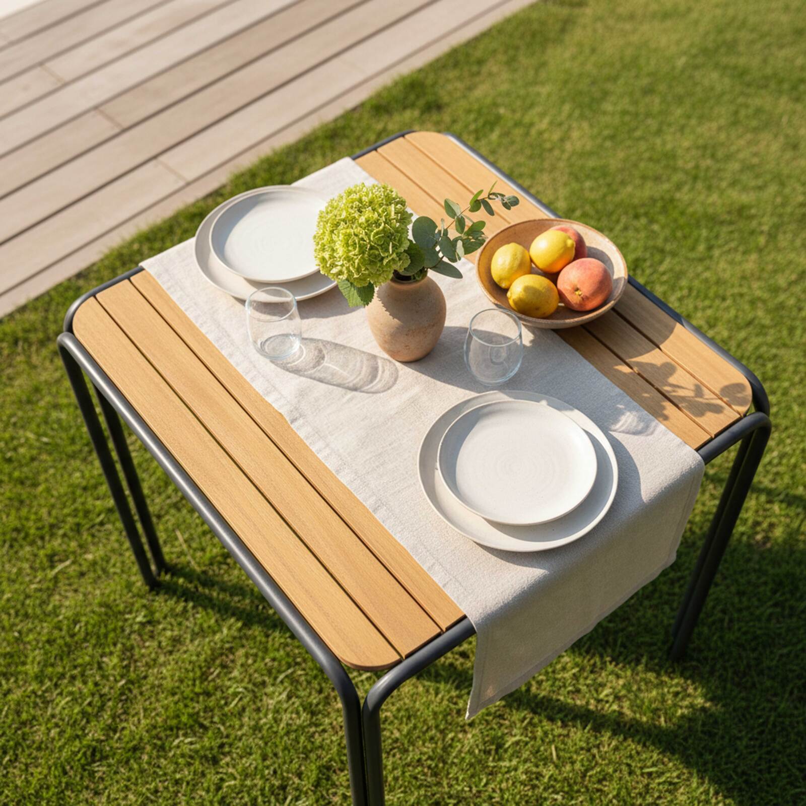 Gartentisch Bistro-Stil Quadratisch aus Metall und Polywood, 2 Personen, 70x70 cm