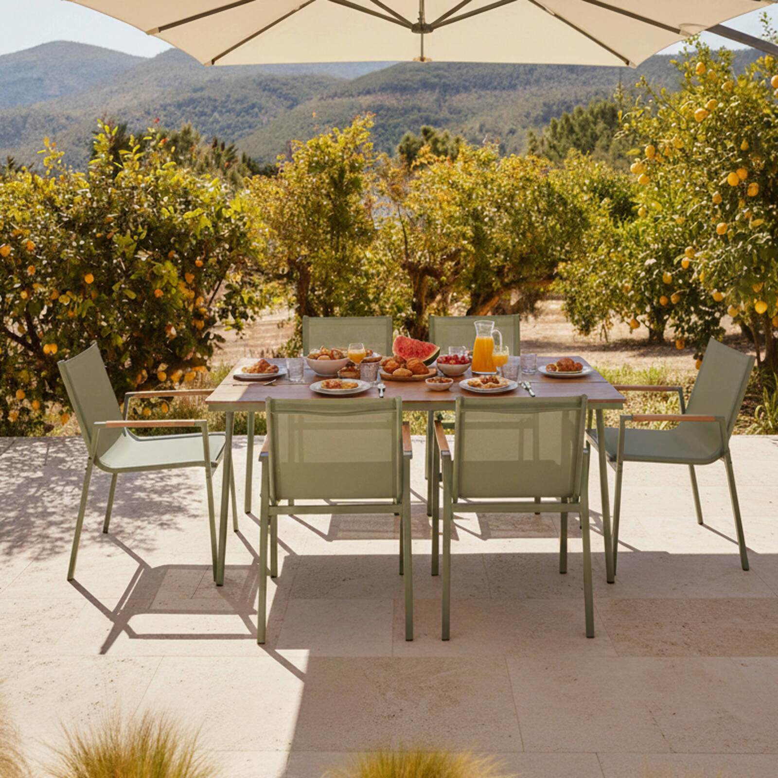 Gartentisch aus Metall und Sperrholz, 150 x 90 cm, und 6 Stühle