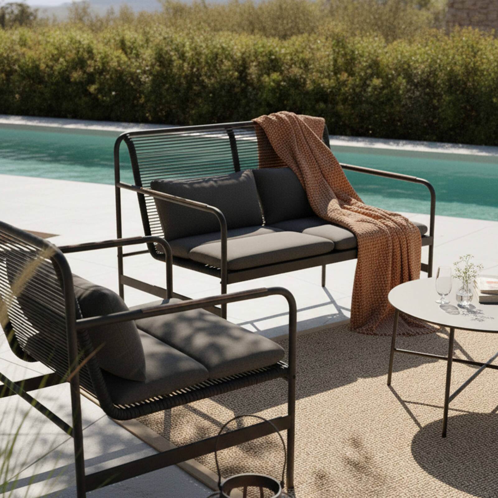 4-Sitzer-Gartenmöbel aus Metall mit 1 Sofa, 2 Sesseln und Couchtisch