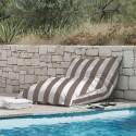 Leere wasserdichte Hülle im gestreiften XXL Sitzsack 180x145 cm