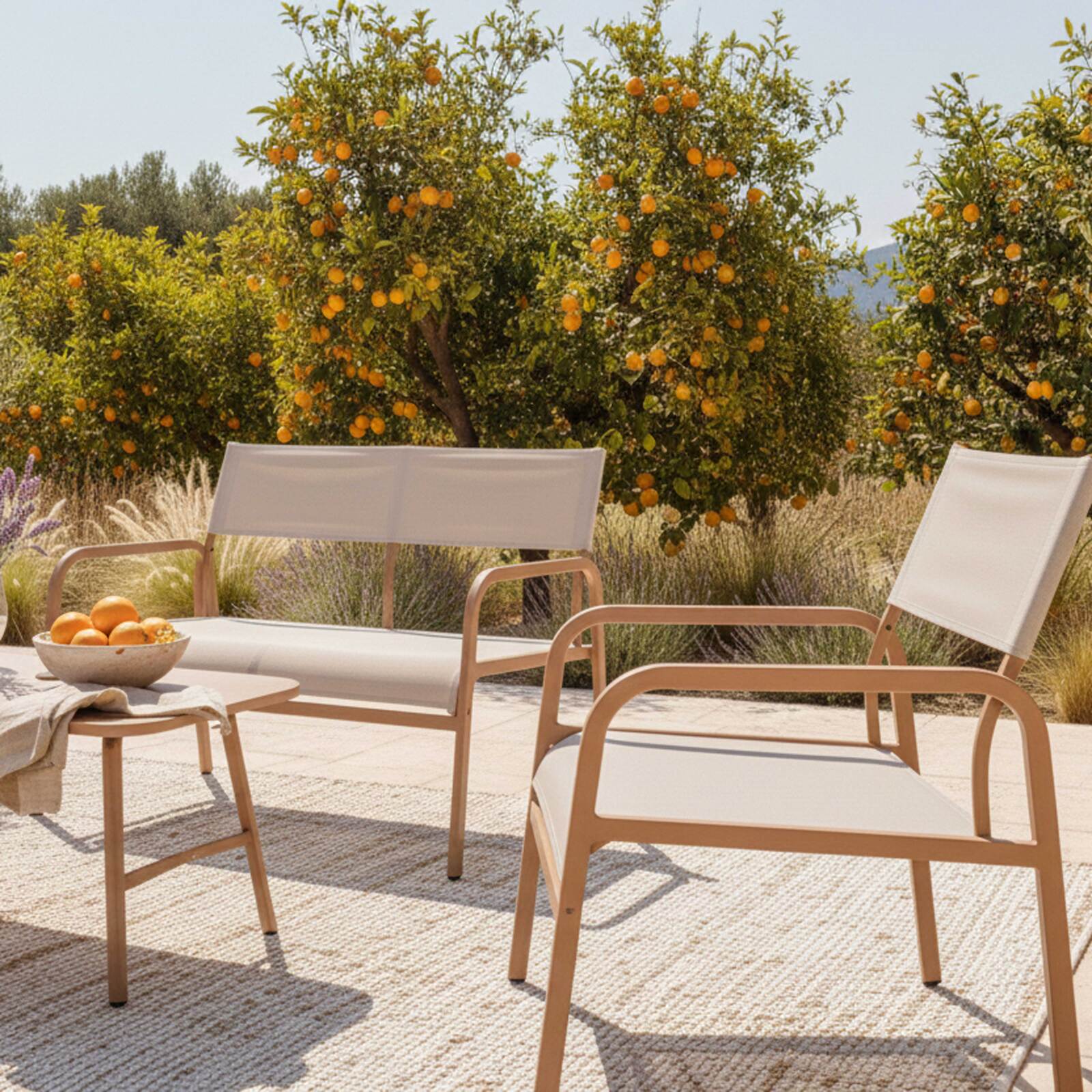 Gartenlounge Set aus Metall und Textilen für 4 Sitzen mit 1 Sofa, 2 Sesseln und Couchtisch