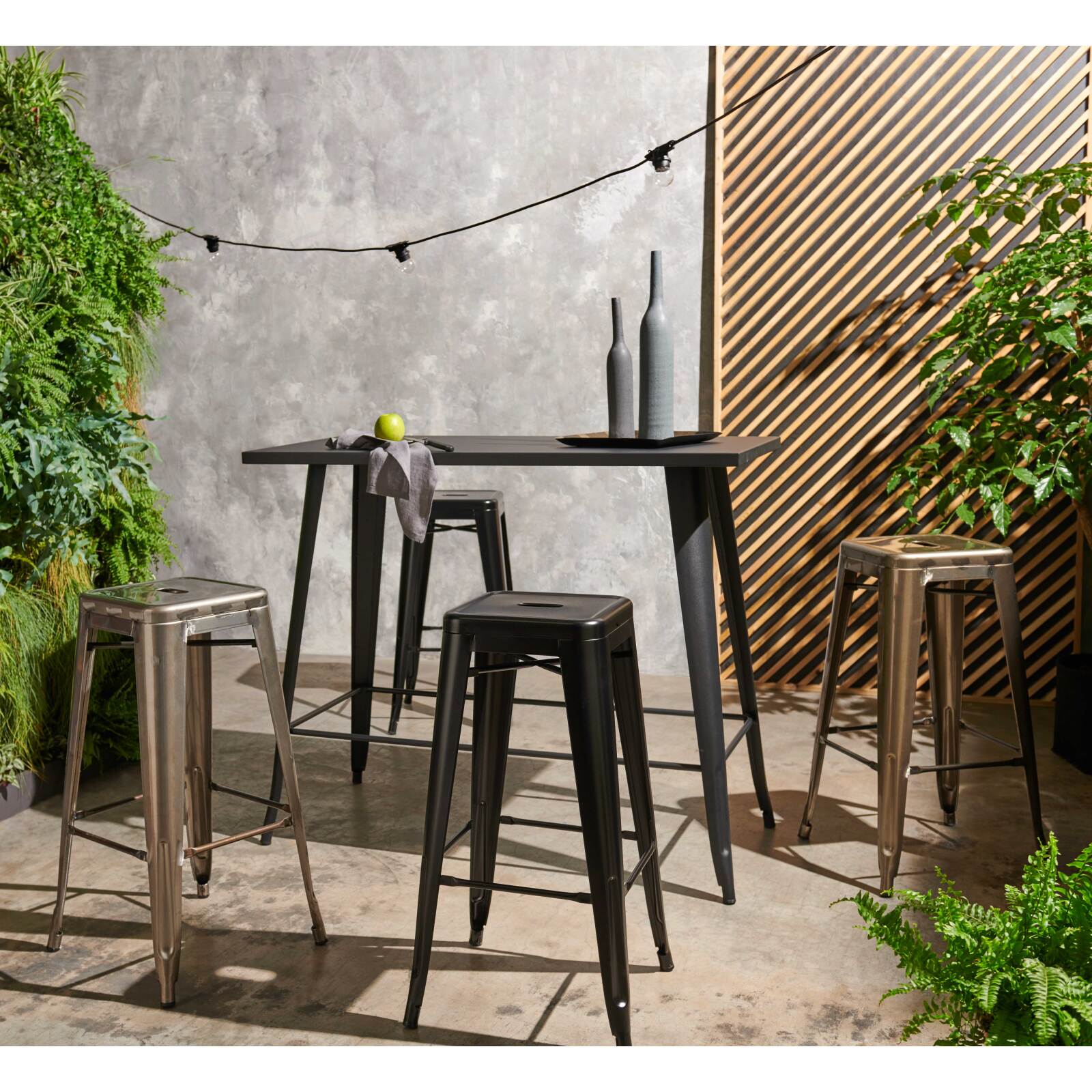 Gartenhocker-Set von 4 Hockern aus Metall Gartenhocker-Set von 4 Hockern aus Metall
