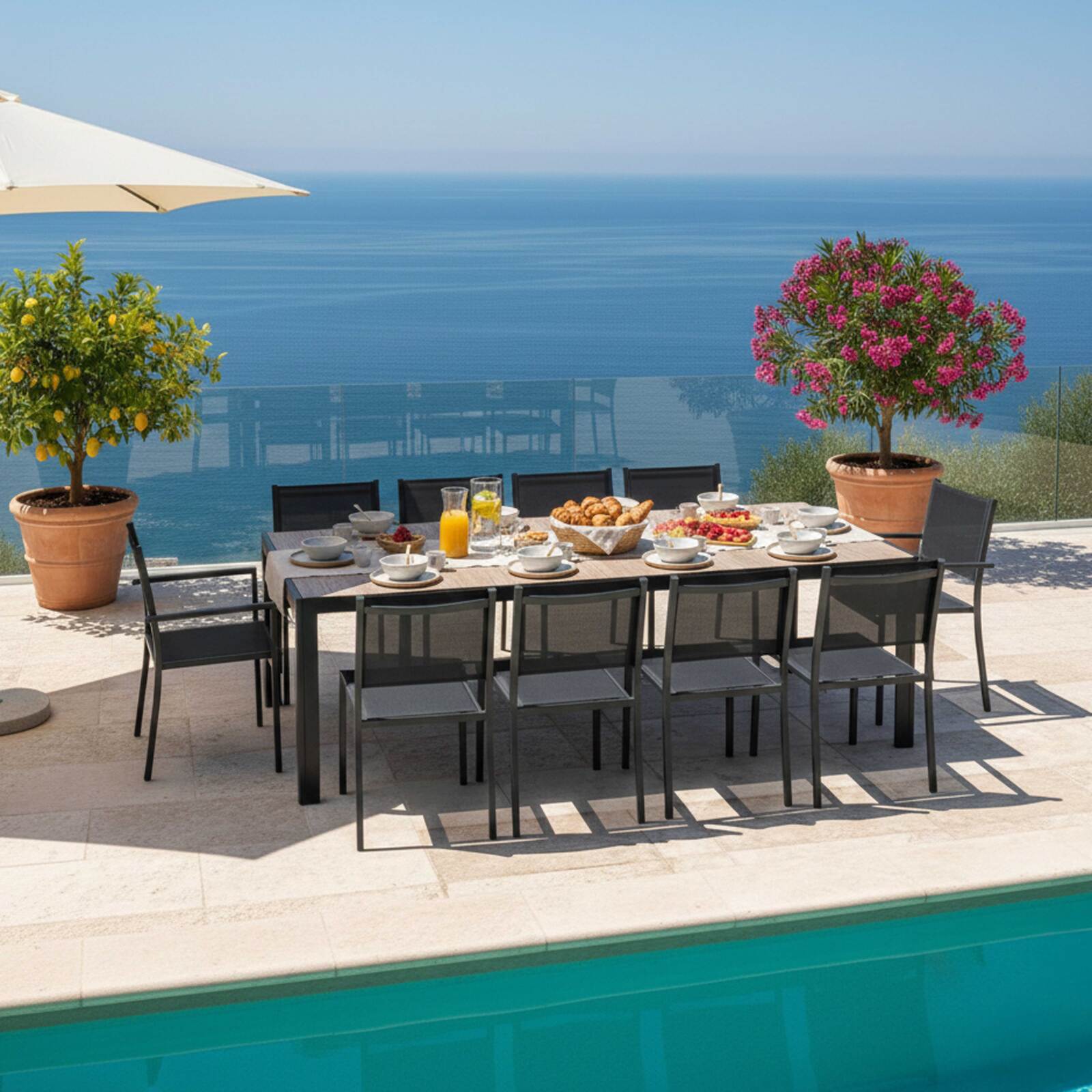 Gartentisch aus Aluminium und Keramik in Holzoptik, 206x100 cm, und 10 Stühle aus Textilene