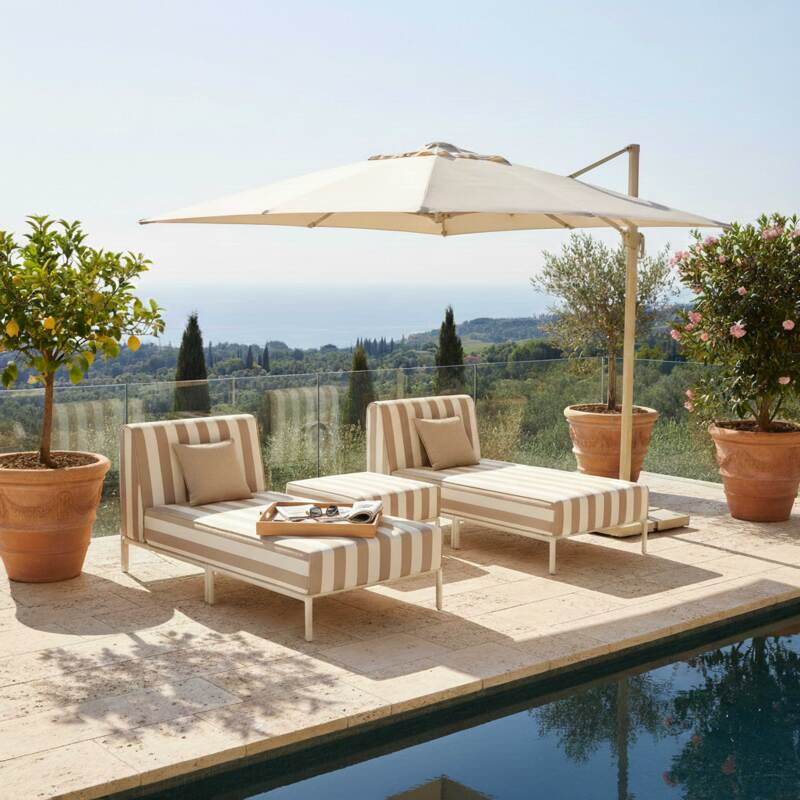 Modulare Gartenmöbel für 2 Personen bestehend aus 2 Chaiselongues und 1 Sitzsack im gestreiften Design (7/8)