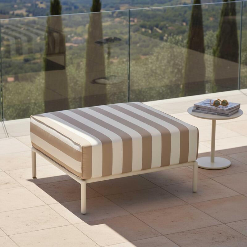 Sitzsack im gestreiften Design für ein modulares Outdoor-Sofa (2/6)