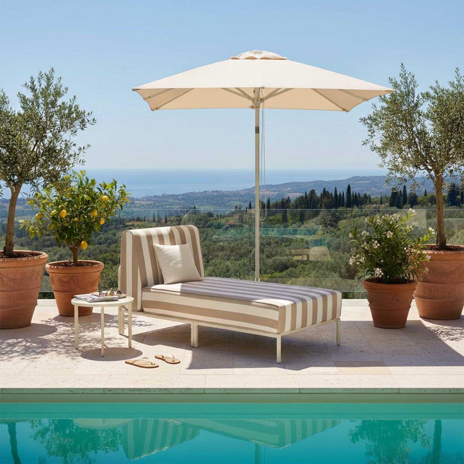 Chaiselongue im gestreiften Design für ein modulares Outdoor-Sofa