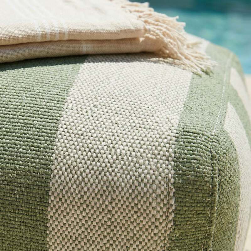 Modulare Gartenmöbel für 2 Personen bestehend aus 2 gestreiften Chaiselongues  (3/6)