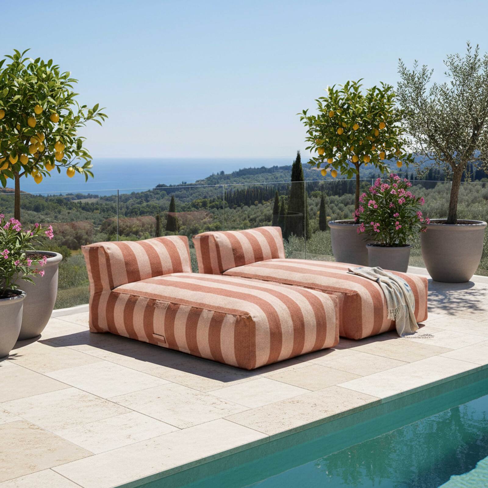 Modulare Gartenmöbel für 2 Personen bestehend aus 2 gestreiften Chaiselongues 