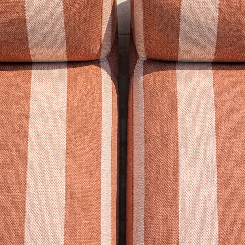 Modulare Gartenmöbel für 2 Personen bestehend aus 2 gestreiften Chaiselongues  (3/6)