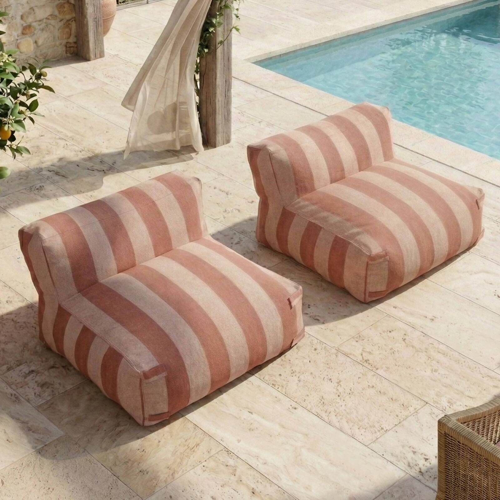 Modulare Gartenmöbel für 2 Personen bestehend aus 2 gestreiften Sesseln 