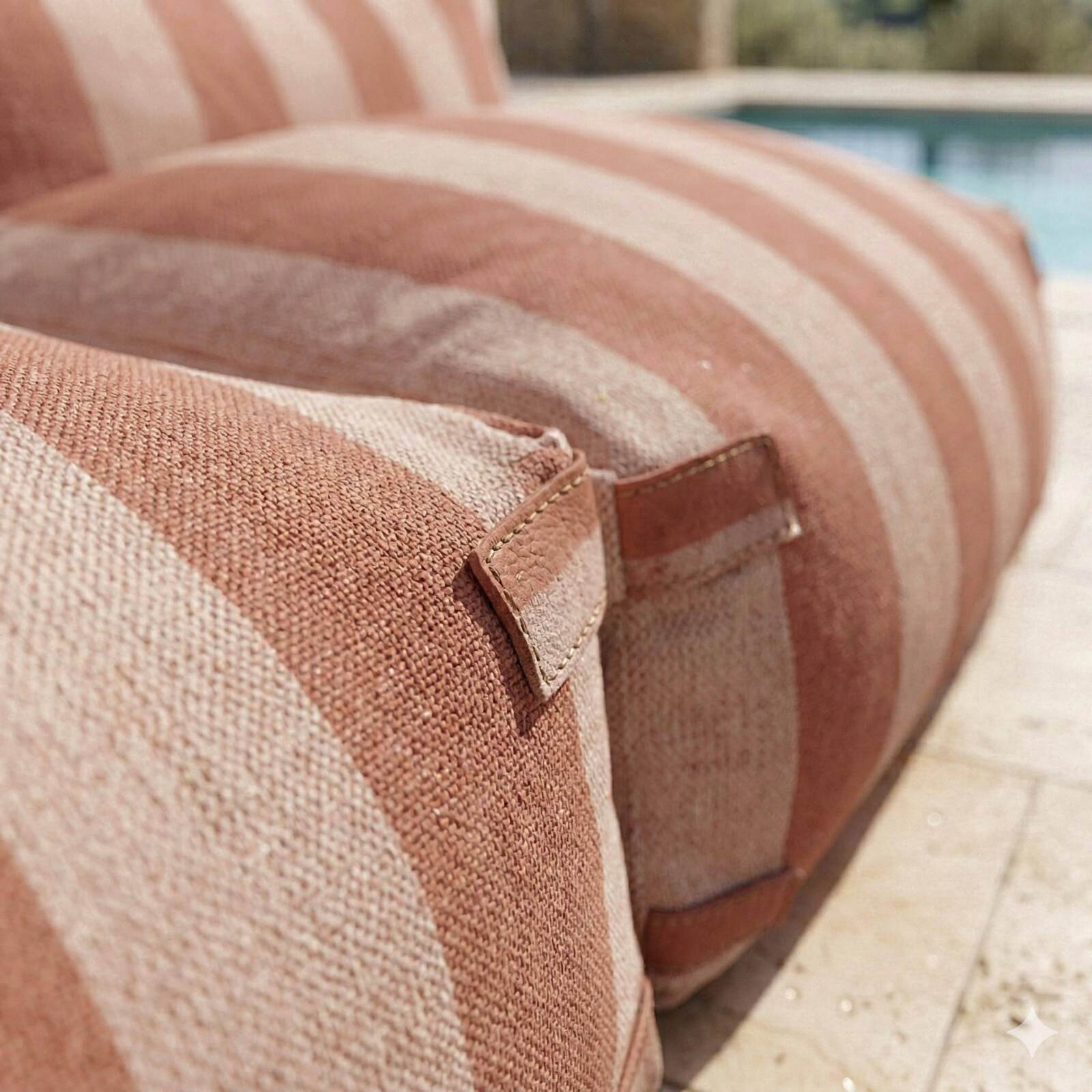 Modulare Gartenmöbel für 2 Personen bestehend aus 2 gestreiften Sesseln 