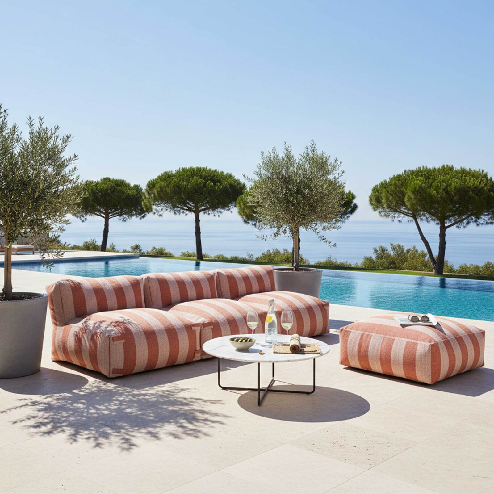 Modulare Gartenmöbel, gestreift für 4 Personen bestehend aus 3 Sesseln und 1 Sitzsack