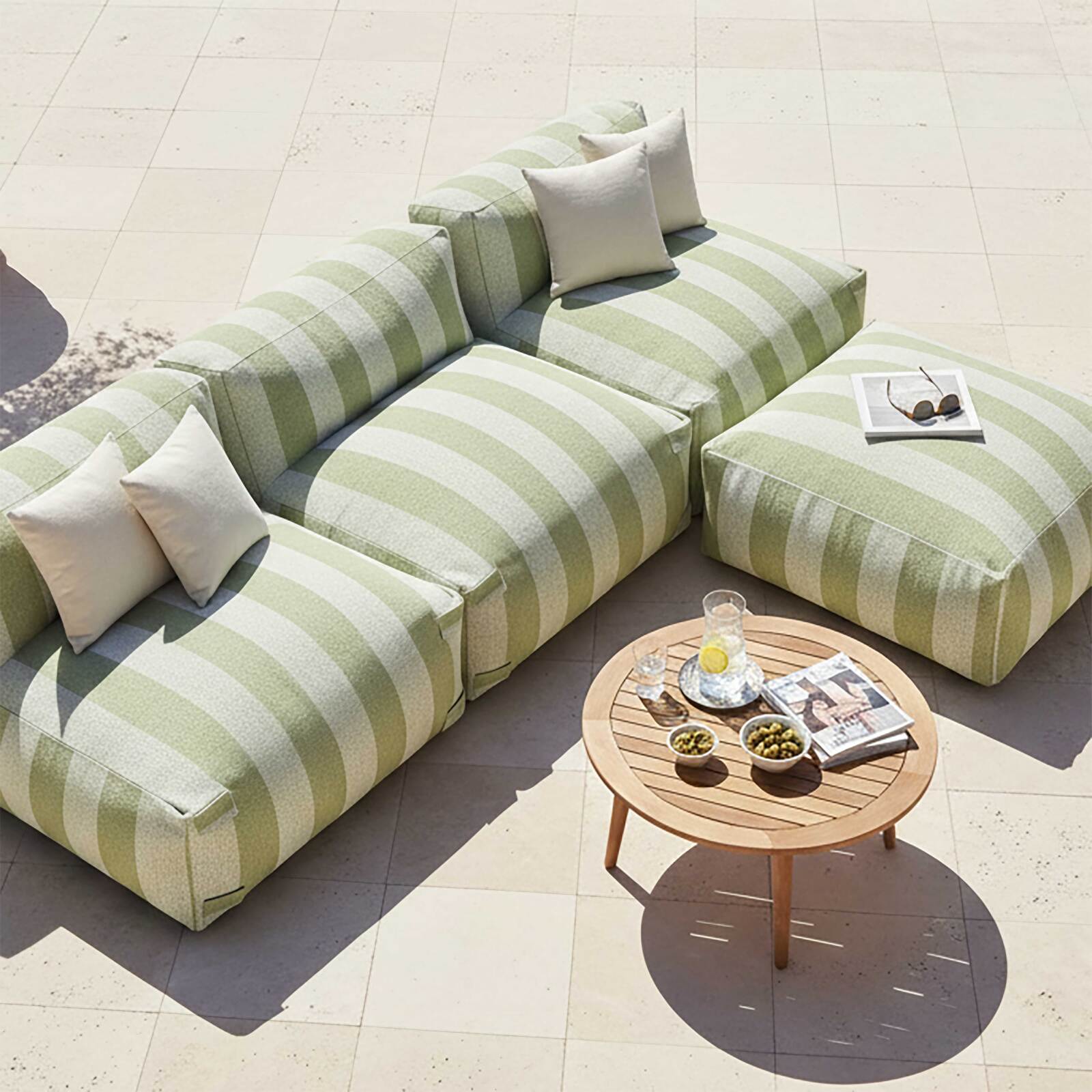 Modulare Gartenmöbel, gestreift für 4 Personen bestehend aus 3 Sesseln und 1 Sitzsack