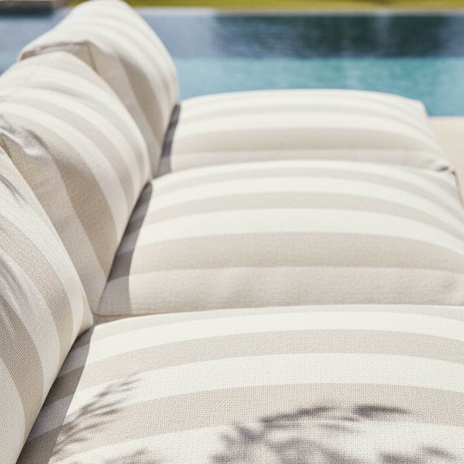 Modulare Gartenmöbel, gestreift für 4 Personen bestehend aus 3 Sesseln und 1 Sitzsack
