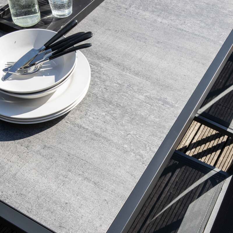 Rechteckiger Gartentisch mit Keramikplatte in Betonoptik 185 x 95 cm, 6 Stühle und 2 Stühle mit Armlehnen  (5/7)