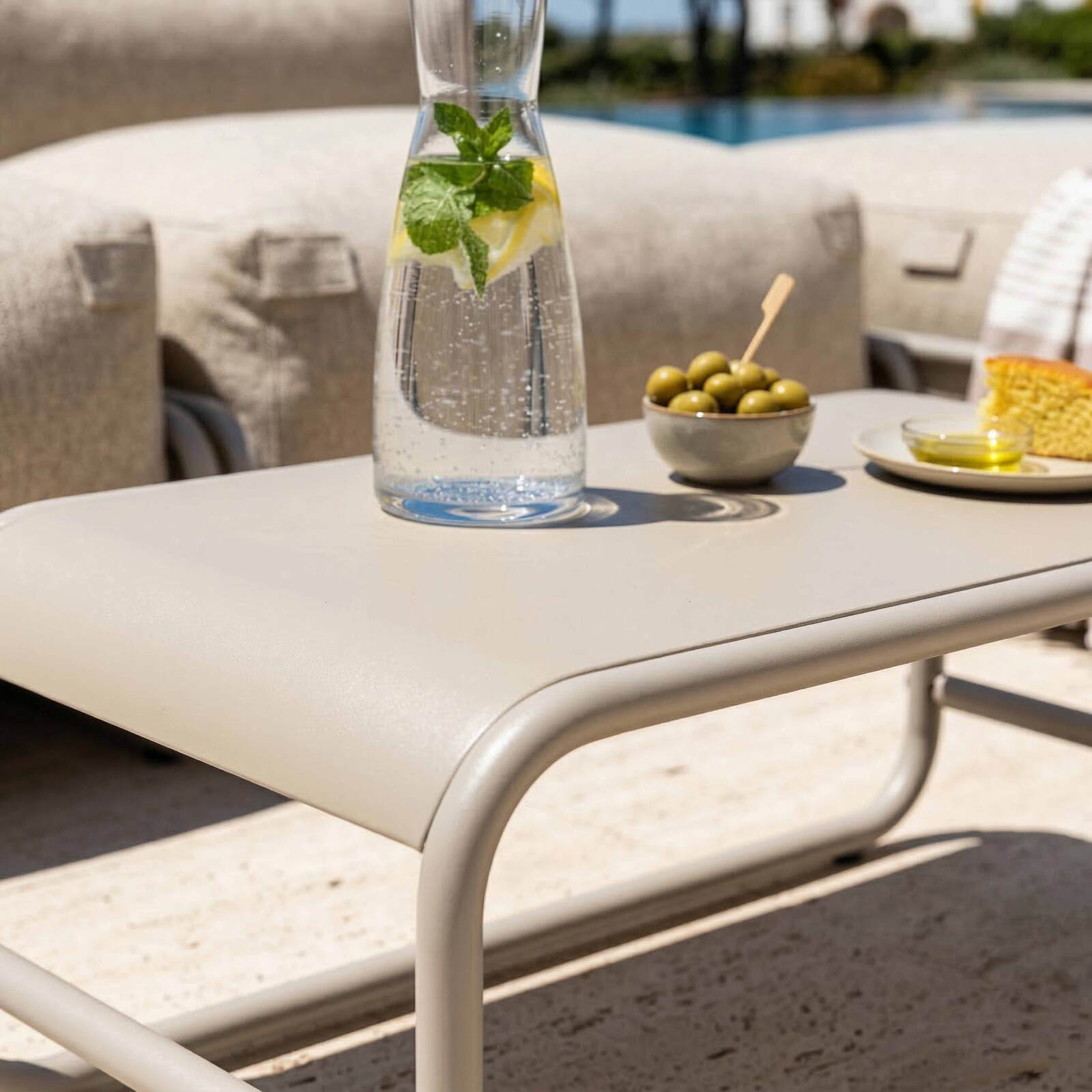 Garten Couchtisch rechteckig aus Metall 85x40x30 cm