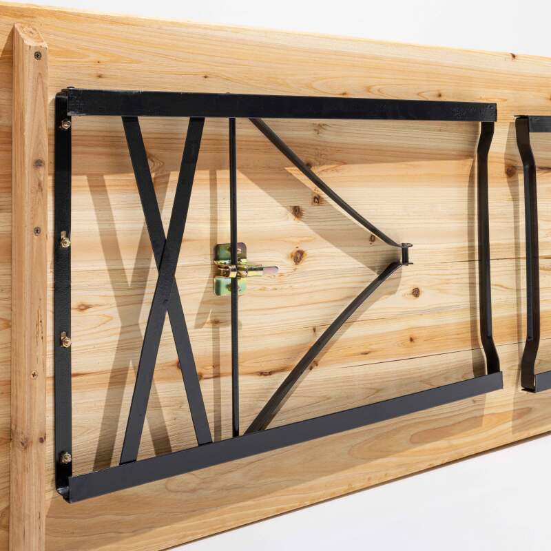 Tisch- und Holzbänkeset