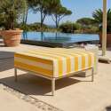 Sitzsack im gestreiften Design für ein modulares Outdoor-Sofa