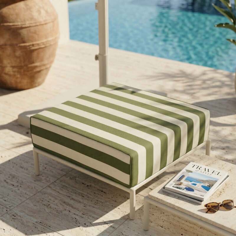 Sitzsack im gestreiften Design für ein modulares Outdoor-Sofa