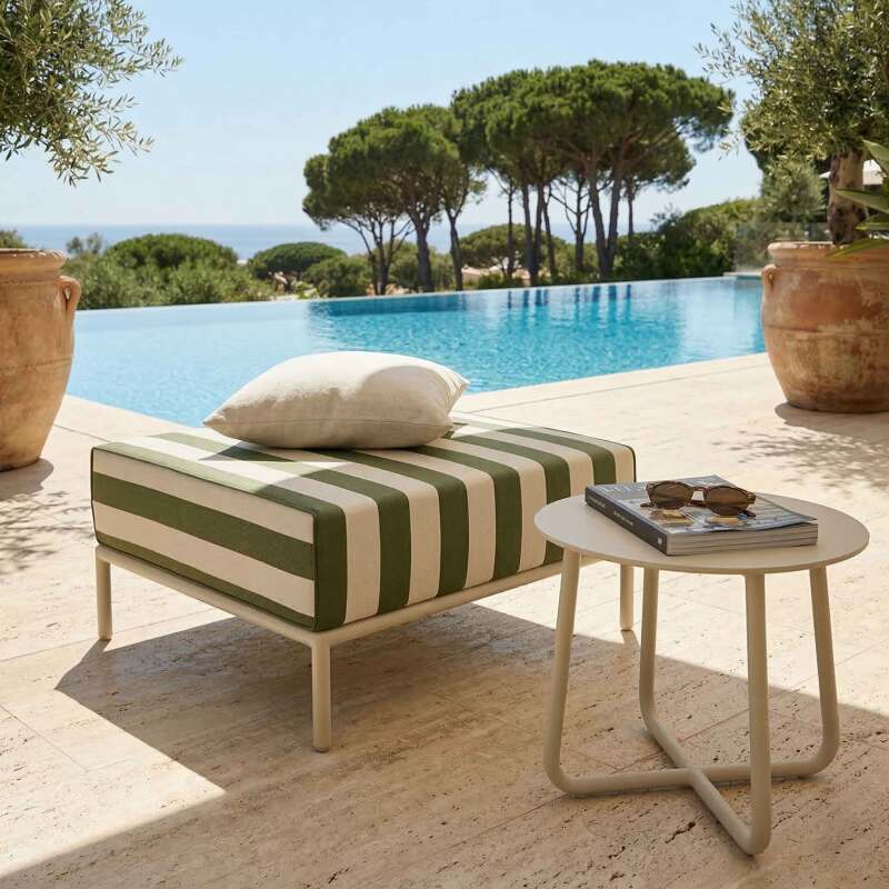 Sitzsack im gestreiften Design für ein modulares Outdoor-Sofa (2/6)