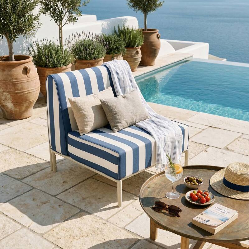 Sessel im gestreiften Design für ein modulares Outdoor-Sofa