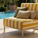 Sessel im gestreiften Design für ein modulares Outdoor-Sofa