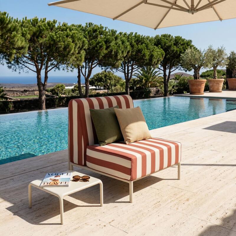 Sessel im gestreiften Design für ein modulares Outdoor-Sofa (6/8)