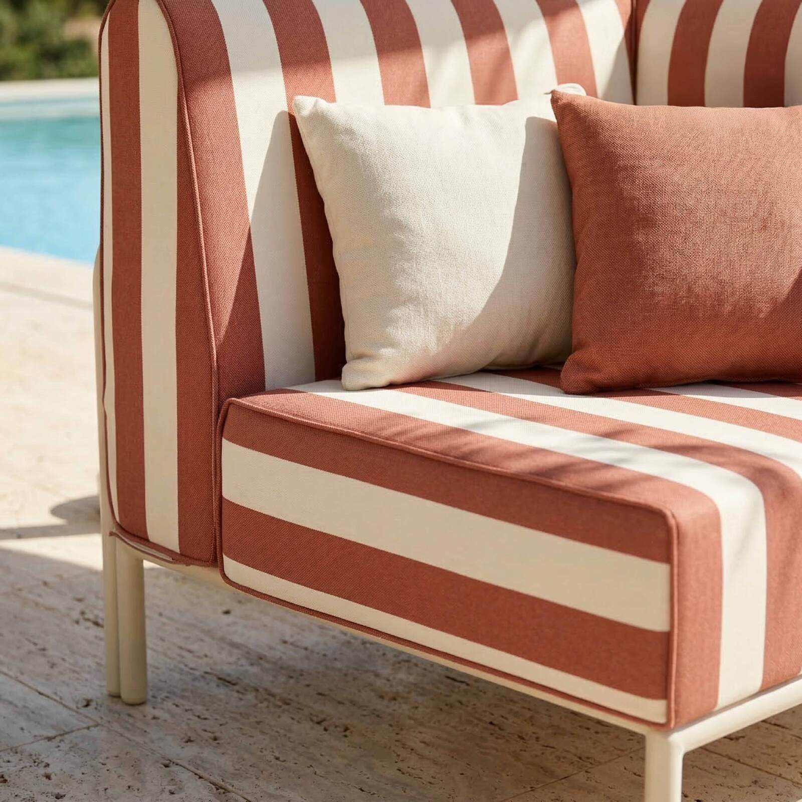 Ecksessel im gestreiften Design für modulare Outdoor-Sofa