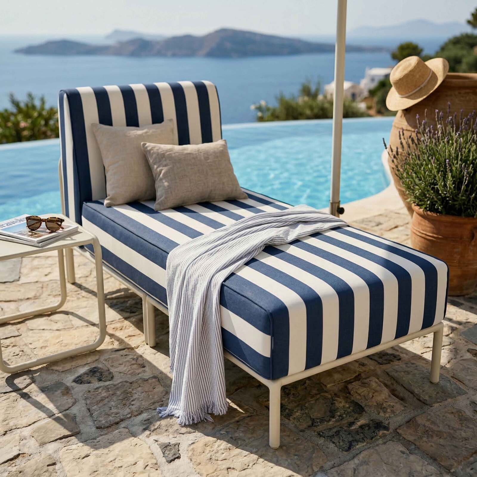 Chaiselongue im gestreiften Design für ein modulares Outdoor-Sofa