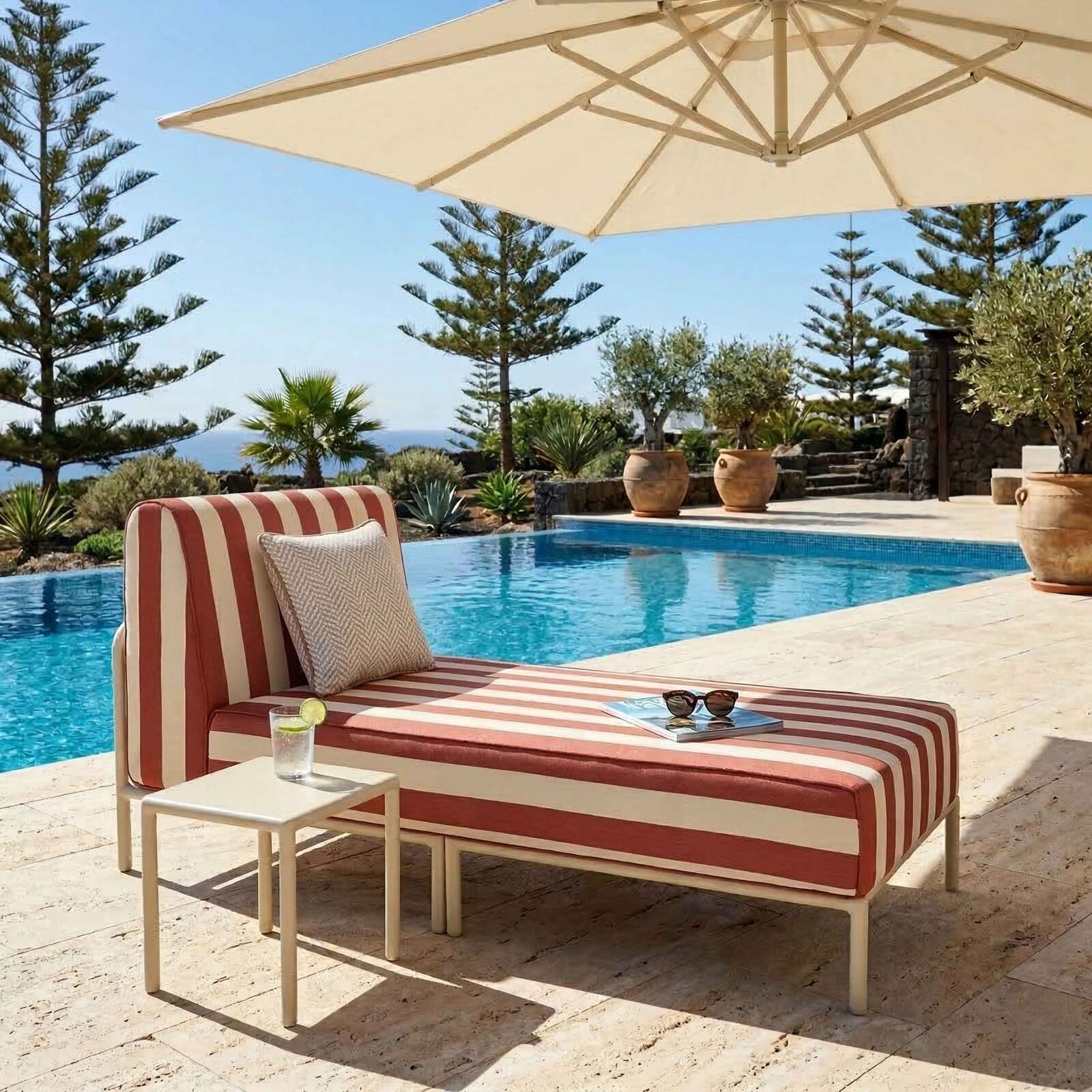 Chaiselongue im gestreiften Design für ein modulares Outdoor-Sofa