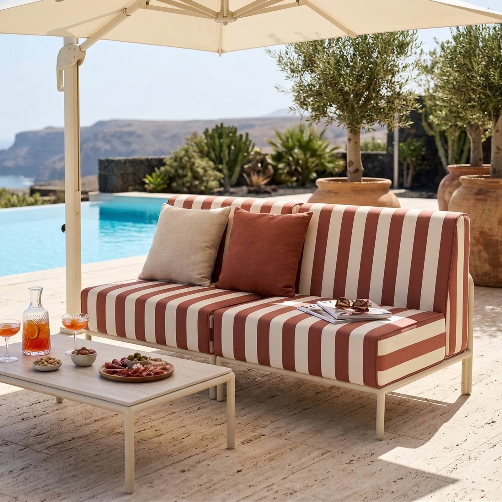 Modulare Gartenmöbel für 2 Personen bestehend aus 2 Sesseln im gestreiften Design
