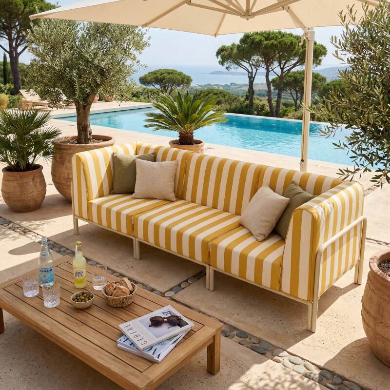 Modulare Gartenmöbel für 3 Personen bestehend aus 1 Sessel und 2 Ecksesseln im gestreiften Design