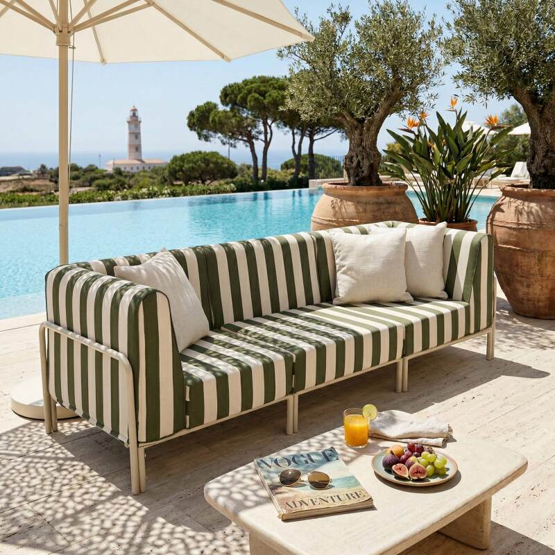 Modulare Gartenmöbel für 3 Personen bestehend aus 1 Sessel und 2 Ecksesseln im gestreiften Design
