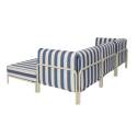 Modulare Gartenmöbel für 4 Personen bestehend aus 1 Sessel, 2 Ecksesseln und 1 Sitzsack im gestreiften Design