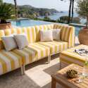 Modulare Gartenmöbel für 4 Personen bestehend aus 1 Sessel, 1 Ecksessel, 1 Chaiselongue und 1 Sitzsack im gestreiften Design