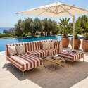 Modulare Gartenmöbel für 4 Personen bestehend aus 1 Sessel, 1 Ecksessel, 1 Chaiselongue und 1 Sitzsack im gestreiften Design