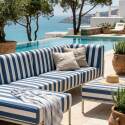 Modulare Gartenmöbel für 5 Personen bestehend aus 2 Sesseln, 1 Ecksessel, 1 Chaiselongue und 1 Sitzsack im gestreiften Design