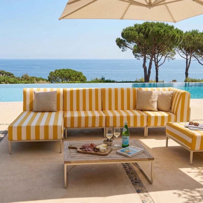 Modulare Gartenmöbel für 5 Personen bestehend aus 2 Sesseln, 1 Ecksessel, 1 Chaiselongue und 1 Sitzsack im gestreiften Design (3/8)