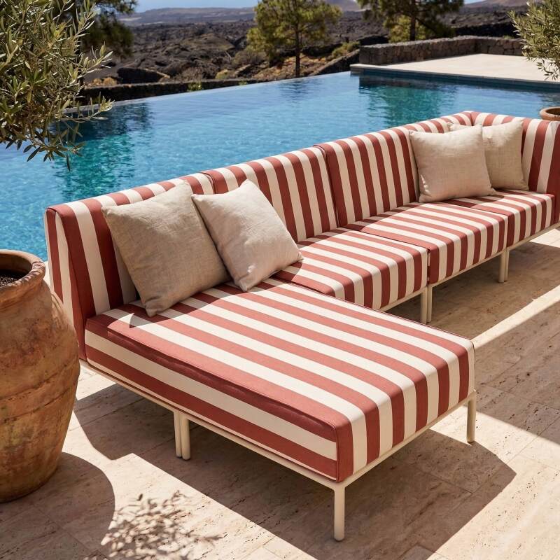 Modulare Gartenmöbel für 5 Personen bestehend aus 2 Sesseln, 1 Ecksessel, 1 Chaiselongue und 1 Sitzsack im gestreiften Design (2/7)