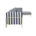 Modulare Gartenmöbel für 5 Personen bestehend aus 2 Sesseln, 2 Ecksesseln und 1 Sitzsack im gestreiften Design