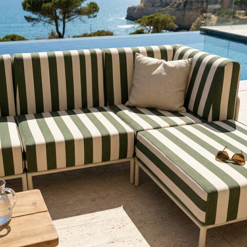 Modulare Gartenmöbel für 5 Personen bestehend aus 2 Sesseln, 2 Ecksesseln und 1 Sitzsack im gestreiften Design (3/8)