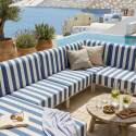 Modulare Gartenmöbel für 6 Personen bestehend aus 3 Sesseln, 1 Ecksessel, 1 Chaiselongue und 1 Sitzsack im gestreiften Design