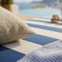 Modulare Gartenmöbel für 6 Personen bestehend aus 3 Sesseln, 1 Ecksessel, 1 Chaiselongue und 1 Sitzsack im gestreiften Design