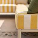 Modulare Gartenmöbel für 6 Personen bestehend aus 3 Sesseln, 1 Ecksessel, 1 Chaiselongue und 1 Sitzsack im gestreiften Design