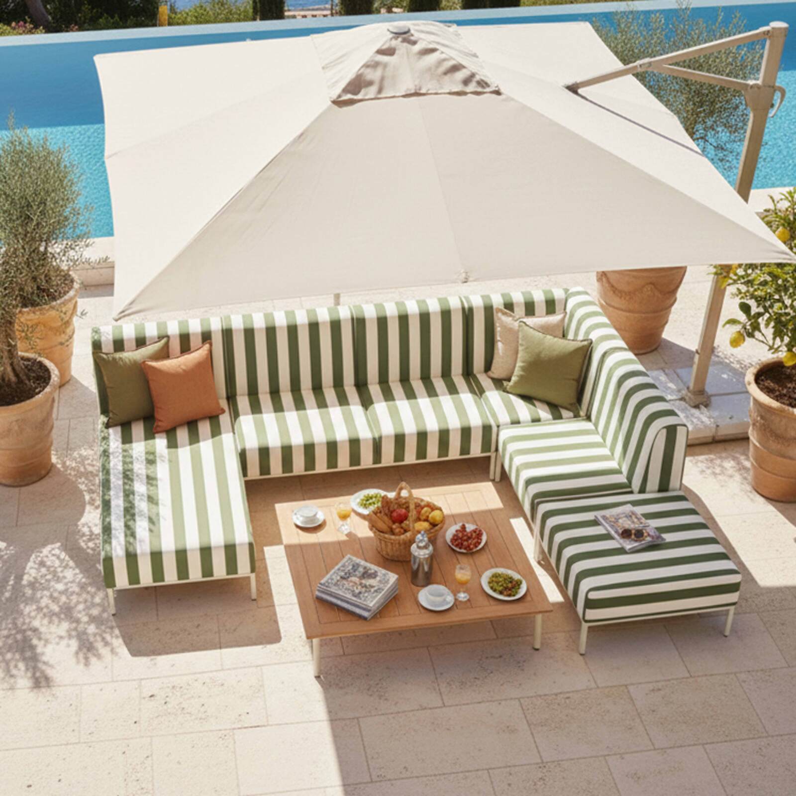 Modulare Gartenmöbel für 6 Personen bestehend aus 3 Sesseln, 1 Ecksessel, 1 Chaiselongue und 1 Sitzsack im gestreiften Design